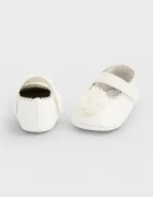 Mayoral Newborn балеринки за бебе бели 9159