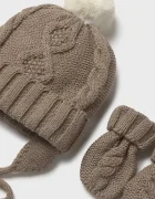 Mayoral Newborn шапка с помпон за бебе от памучна материя кафява 9120