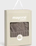Mayoral Newborn шапка с помпон за бебе от памучна материя кафява 9120