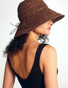Medicine капела дамска от сплетена материя кафява