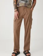 Medicine Ленен панталон мъжки в кафяво със стандартна кройка