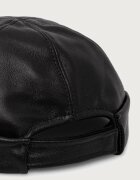Moschino шапка мъжка от кожа черна M5927 60811