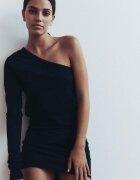 Muuv. Рокля в черно къса с кройка по тялото