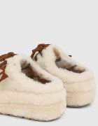 Naked Wolfe Пантофи Blizzard в бежово Blizzard Sand Suede/Shearling