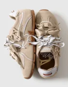 Naked Wolfe Велурени маратонки Adored в бежово Adored Off White Suede