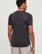 New Balance Тениска за трениране Athletics MT41253BK в черно с изчистен дизайн