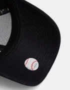 New Era Памучна шапка с козирка OUTLINE 9FORTY® в тъмносиньо 60675523
