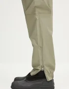 Rains Панталон Cargo Rain Pants Regular W3 мъжки в зелено с кройка тип карго 18850.108