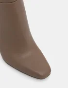 Steve Madden Ботуши Ally в бежово с дебел ток 11002627
