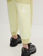 The North Face Спортен панталон MOUNTAIN ATHLETICS в жълто с принт NF0A8DXYG731