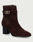 Tommy Hilfiger боти с нисък ток дамски от велур TH STRAP SUEDE BLOCK HEEL BOOT кафяви FW0FW09521