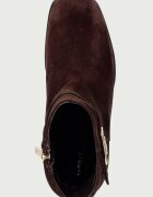 Tommy Hilfiger боти с нисък ток дамски от велур TH STRAP SUEDE BLOCK HEEL BOOT кафяви FW0FW09521