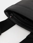 Tommy Hilfiger Чанта през рамо в черно AM0AM14014
