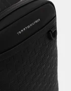 Tommy Hilfiger Чанта през рамо в черно AM0AM14024