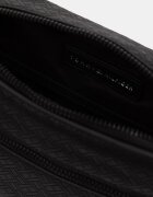 Tommy Hilfiger чанта за рамо мъжка от имитация на кожа черна AM0AM14192