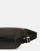 Tommy Hilfiger Кожена чанта за кръст в зелено AM0AM14023