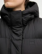 Tommy Hilfiger Пухено яке в черно зимен модел WW0WW46536