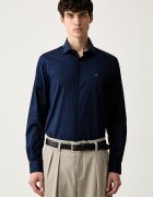 Tommy Hilfiger риза мъжка от памук с еластан тъмносиня MW0MW43749