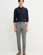 Tommy Hilfiger Риза в тъмносиньо със стандартна кройка с яка с копче MW0MW41059