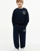Tommy Hilfiger спортен панталон за деца от памук тъмносин със стандартна талия KB0KB10498