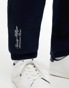 Tommy Hilfiger спортен панталон за деца от памук тъмносин със стандартна талия KB0KB10498