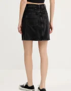 Tommy Jeans Дънкова пола в черно къса със стандартна кройка DW0DW21275