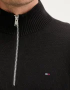Tommy Jeans Памучен пуловер мъжки в черно от лека материя с ниско поло DM0DM21654
