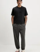 Tommy Jeans Памучен спортен панталон мъжки в черно с меланжов десен DM0DM22360