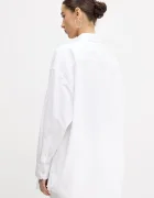Tommy Jeans Памучна риза дамска в бяло със свободна кройка с класическа яка DW0DW20289
