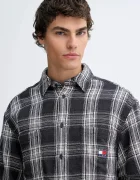 Tommy Jeans Памучна риза в сиво със стандартна кройка с класическа яка DM0DM22411