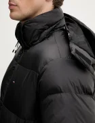 Tommy Jeans Пухено яке в черно зимен модел DM0DM20466