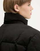 Tommy Jeans Пухено яке в черно зимен модел с уголемена кройка DW0DW21624