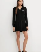 Tommy Jeans Рокля в черно къса разкроена DW0DW22464