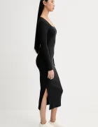 Tommy Jeans Рокля в черно среднодълга със стандартна кройка DW0DW21915