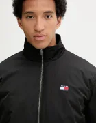 Tommy Jeans Яке в черно преходен модел DM0DM21936