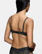Triumph триъгълен сутиен от дантела Body Make-Up Illusion Lace черен 10219710