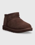 UGG Детски велурени апрески KIDS CLASSIC ULTRA MINI в кафяво