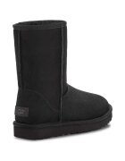 UGG Кожени чехли Classic Short II в черно с равна подметка с изолация 1016223.BLK