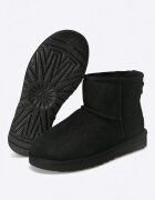 UGG Велурени апрески Classic Mini II в черно 1016222-BLK