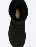 UGG Велурени апрески Classic Mini II в черно 1016222-BLK