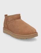 UGG Велурени апрески Classic Ultra Mini в кафяво 1116109-CHE