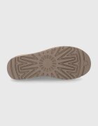 UGG Велурени апрески Classic Ultra Mini в кафяво 1116109-CHE
