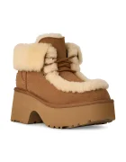 UGG Велурени боти Esmee Lace Up в кафяво с дебел ток с изолация 1171532.CHE