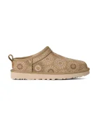 UGG Велурени чехли W Classic Micro Sun Stitch в бежово 1178192.MDSD