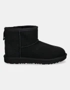 UGG Зимни обувки в черно