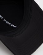 Under Armour Шапка 1369781 в черно с изчистен дизайн