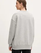 Under Armour Суичър в сиво с апликация