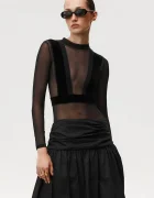 Undress code Блуза It Suits You Thong в черно с изчистен дизайн