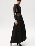 Undress code Блуза It Suits You Thong в черно с изчистен дизайн