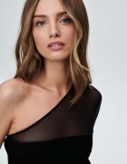 Undress code Блуза Sex and the City Classic в черно с изчистен дизайн